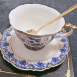 Vintage Teetasse und Untertasse Set Porzellan Blau und Weiß photo review