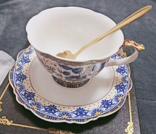 Click to view full screen Vintage Teetasse und Untertasse Set Porzellan Blau und Weiß photo review