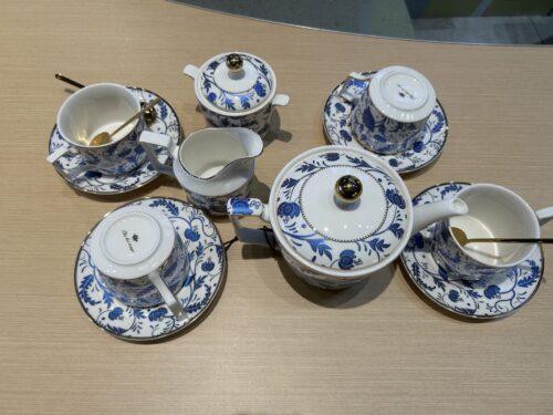 Click to view full screen Klassisches Blau-Weiß Englisches Teeservice aus Porzellan photo review