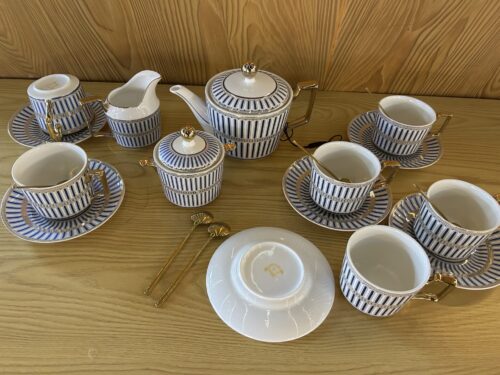 Click to view full screen Klassisches Blau-Gestreiftes Englisches Teeservice aus Porzellan photo review