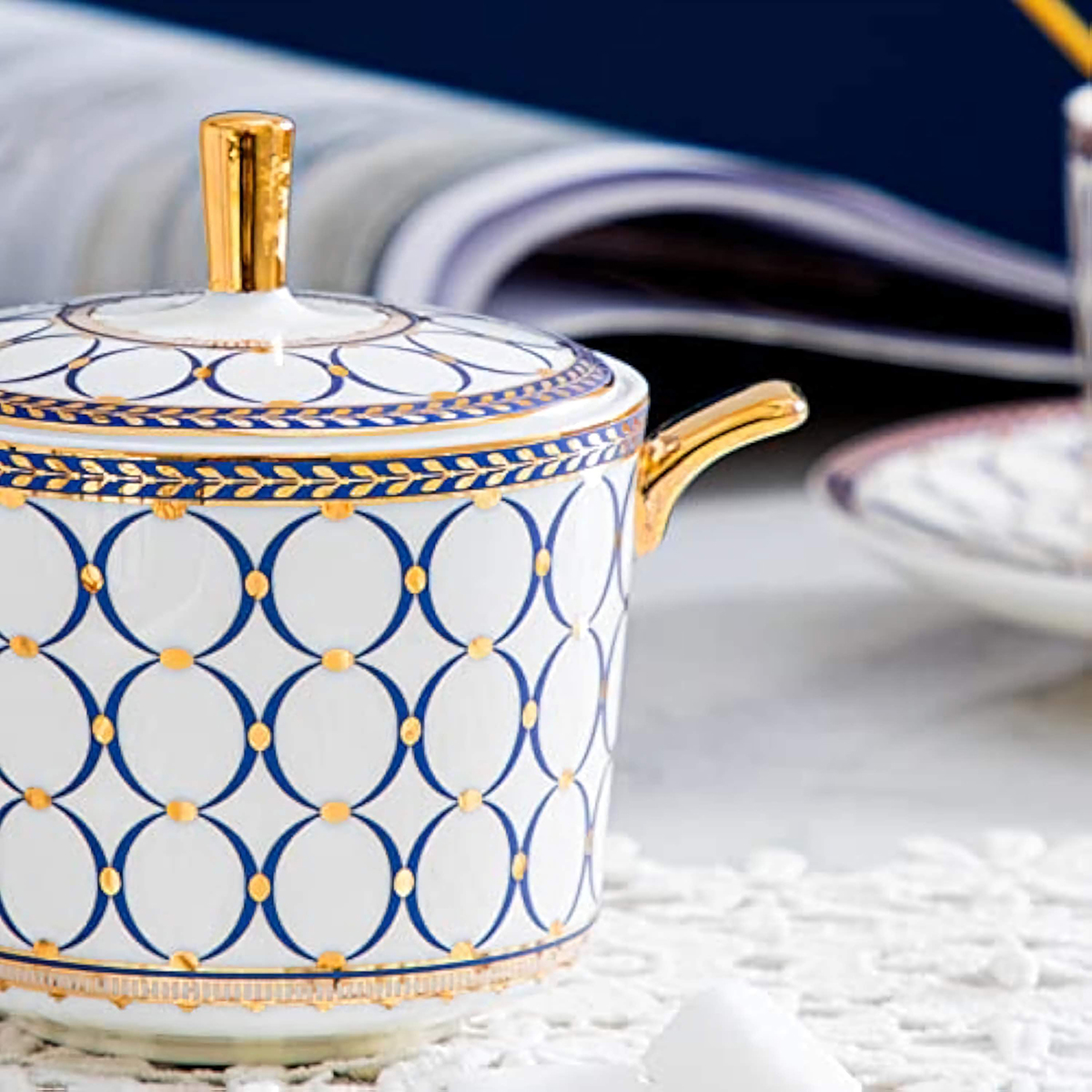 Klassisches Kreise-Punkte Teeservice aus Porzellan – Bild 6