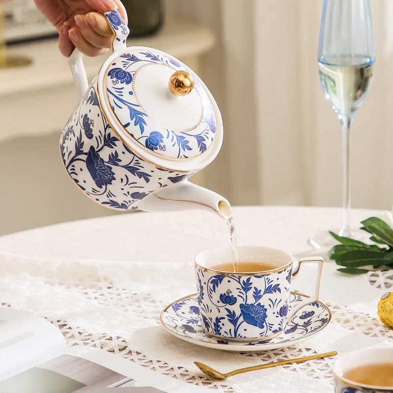 Klassisches Blau-Weiß Englisches Teeservice aus Porzellan
