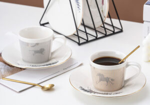 TSB10BB001 DD1 Bewegte Reflexion Teetasse und Untertasse-Set Porzellan