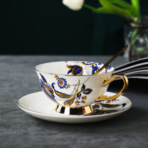 TSB18BB001 v1 Blau Blumen Teetasse und Untertasse-Set Knochenporzellan