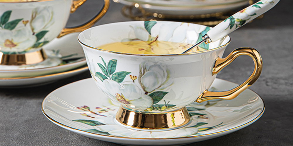 TSB18BB024 D1 Kamelie Teetasse und Untertasse-Set Knochenporzellan